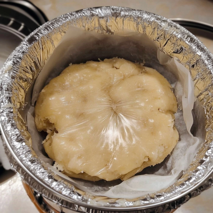 Freshly cooked Mehlkochstück (Tangzhong) covered with plastic wrap to prevent a skin from forming while cooling before being added to bread dough